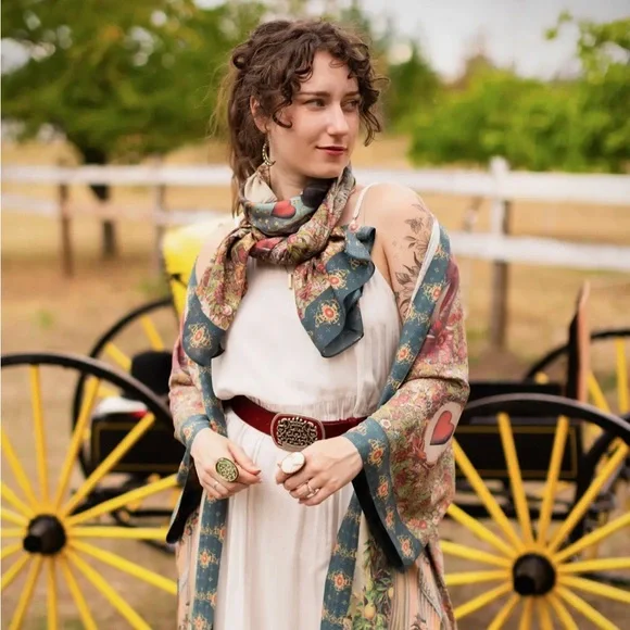 LOVE REVOLUTION SCARF by Market of Stars - Picture 6 of 7